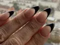 Schwarze French Nails: Dein Guide für angesagte Designs & DIY-Tricks