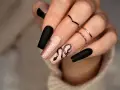 Mattschwarze Nägel: Eleganz pur! DIY-Guide & Design-Ideen