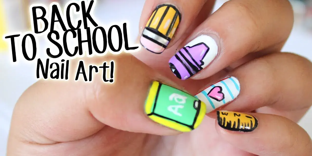Buchstaben-Nägel: Alle Trends & DIY-Anleitungen für Ihren Style