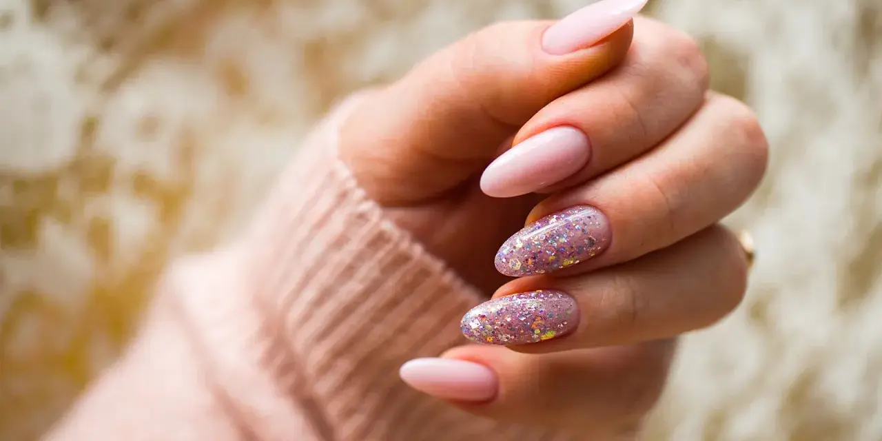 Kurze Ballerina-Nägel: Eleganz, DIY & Trend-Designs 2026