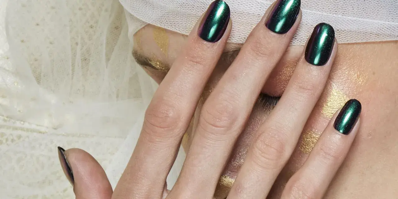 Chrome Nägel: Perfekter Spiegelglanz zu Hause So gelingt's!