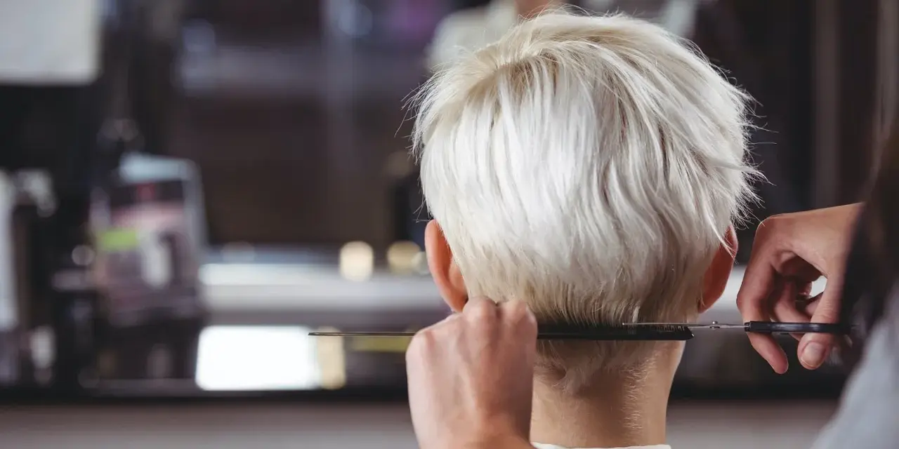 Graue Haare kurz: Moderne Schnitte & Pflegetipps für Ihr Statement