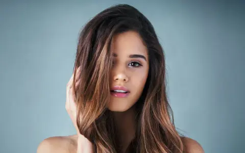 Ihr Blond glänzt! Glossing gegen Gelbstich Salon oder DIY?