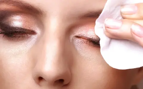 Augen-Make-up-Entferner: So schützen Sie Wimpern & Haut effektiv