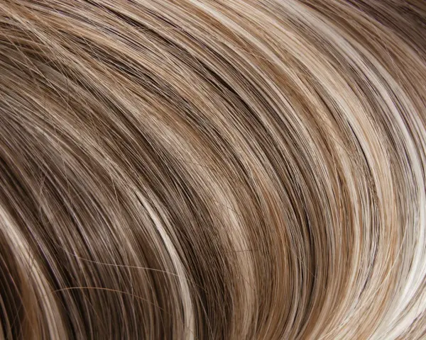 Braune Haare mit blonden Strähnchen: Welcher Look passt zu Ihnen?