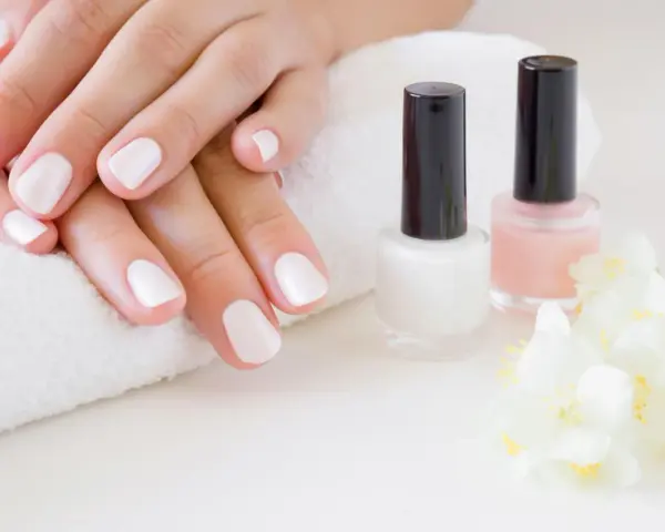 Shellac Nägel: 2 Wochen Glanz ohne Kompromisse? Der Experten-Check