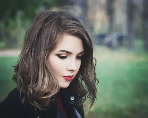 Frisuren für dünnes Haar mittellang: Volumen-Tricks vom Profi