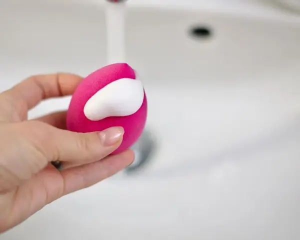 Make-up-Schwamm reinigen: Für gesunde Haut & makellosen Teint