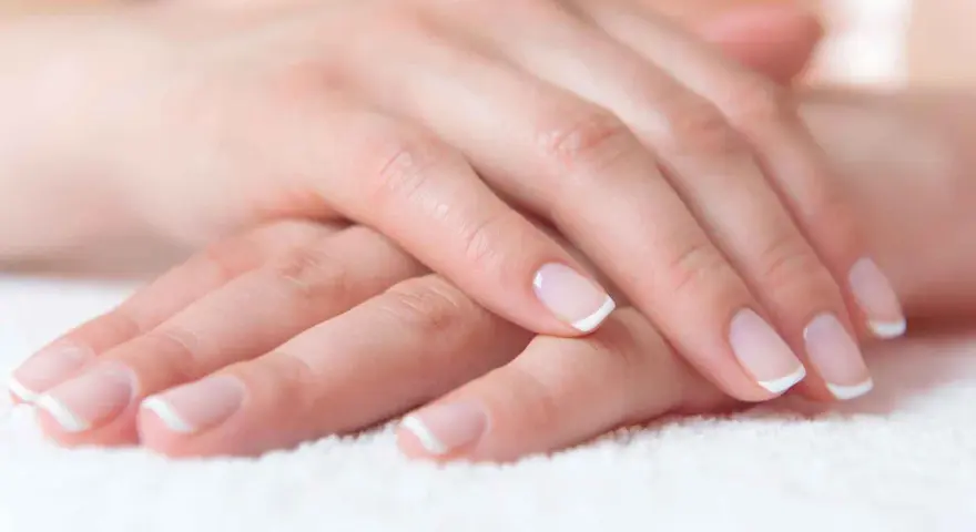 Coole Nägel für 13-Jährige: Altersgerechte Looks & sichere Tipps