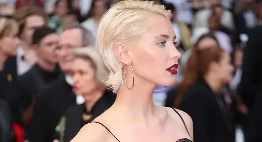 Mehr Fülle für feines Haar: Unkomplizierte Frisuren & Styling-Geheimnisse