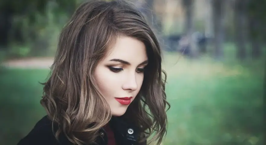 Frisuren für dünnes Haar mittellang: Volumen-Tricks vom Profi