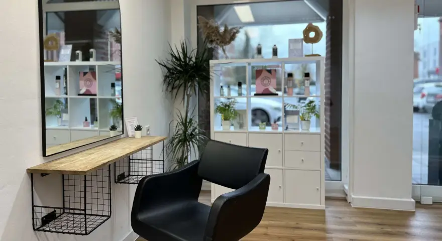 Studio Alexandra: Friseur, Perücken, Kosmetik & mehr Ihr Experte
