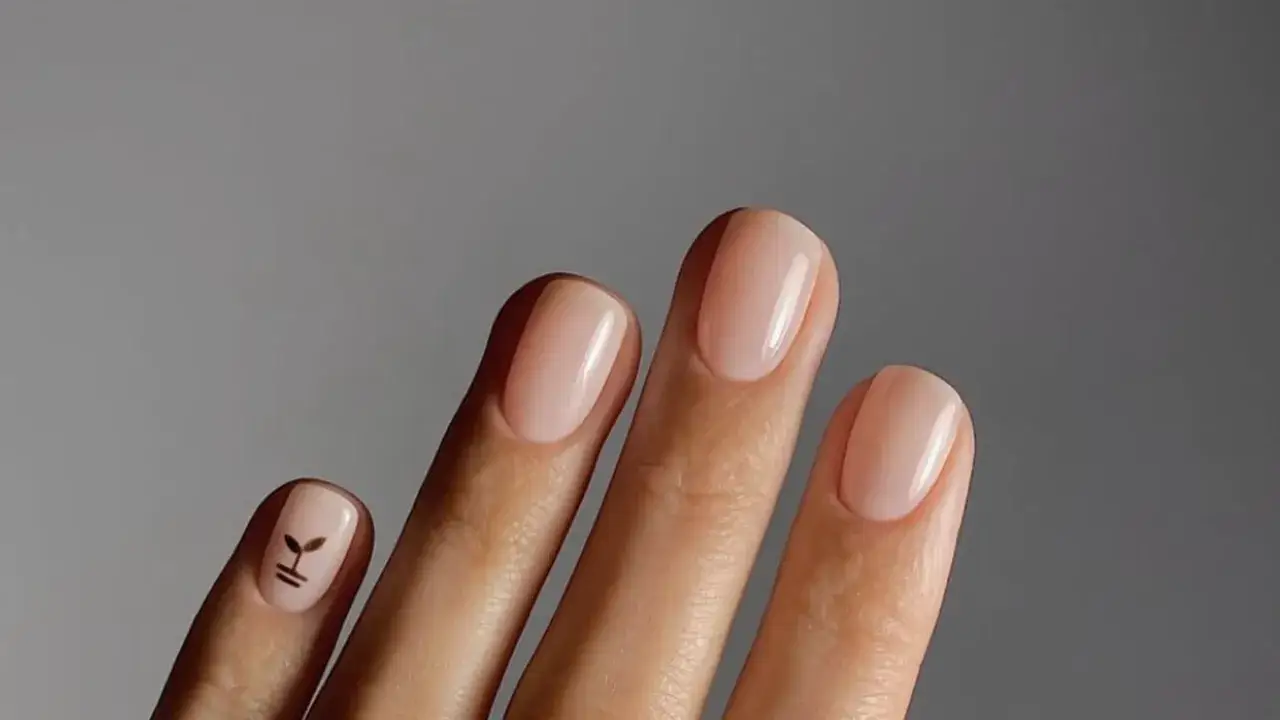 Zdjęcie Kurze Nägel Design: Meisterwerke auf kleiner Fläche Trends 2026