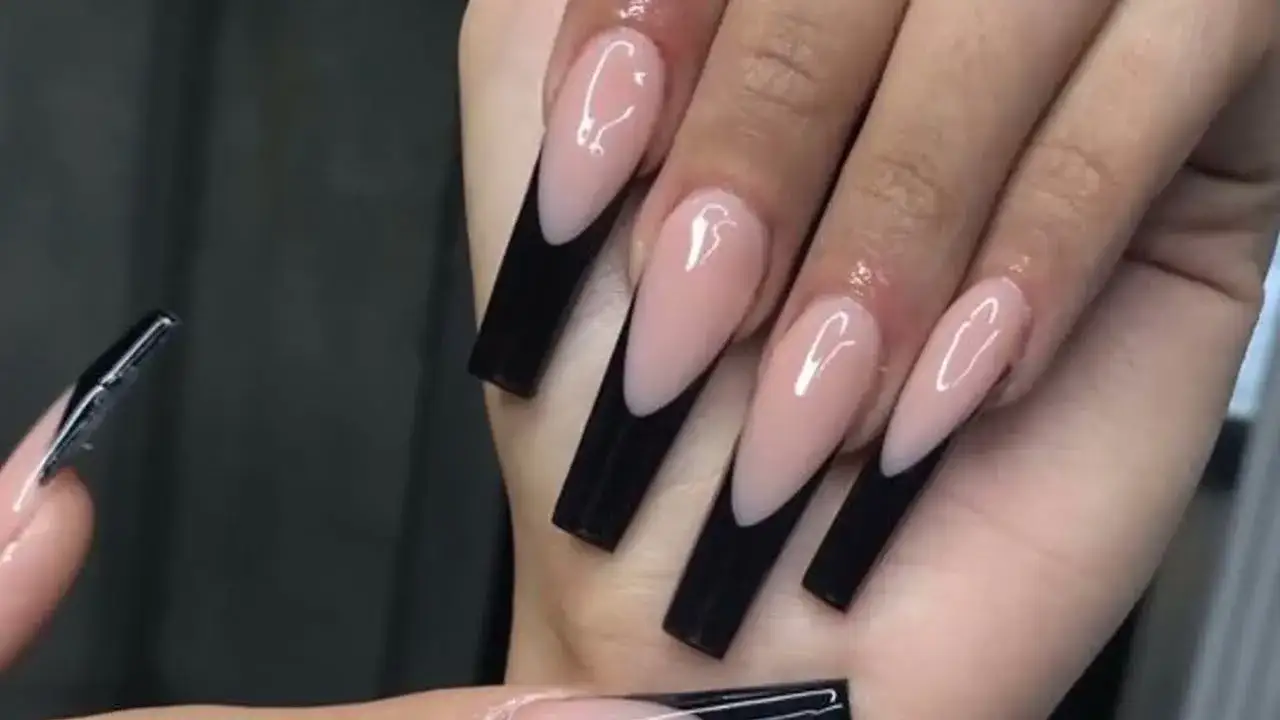 Zdjęcie Schwarze French Nails: Dein Guide für angesagte Designs & DIY-Tricks