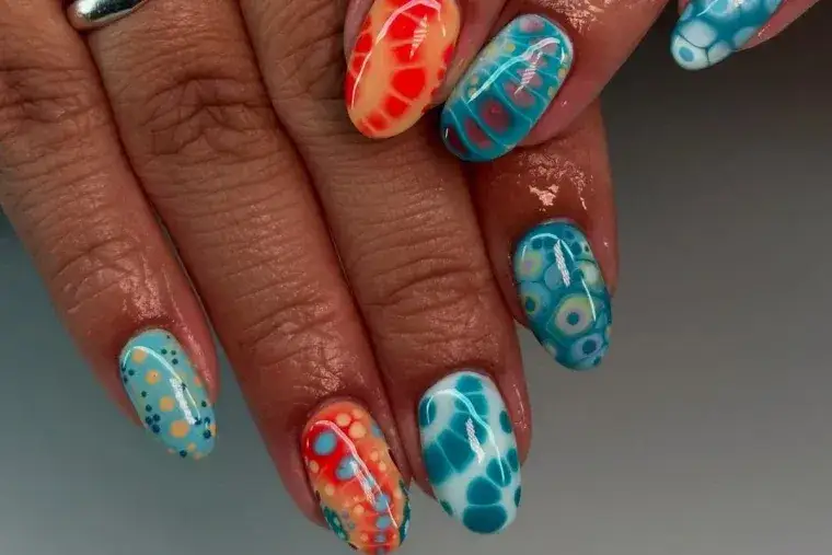 Zdjęcie Bunte Gel-Nägel: Entdecken Sie die angesagtesten Trends & DIY!