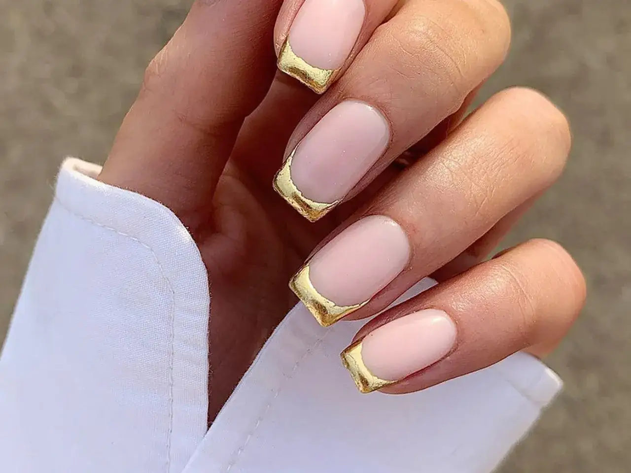 Zdjęcie Farbige French Nails: Dein Guide für Trend, DIY & Studio-Kosten